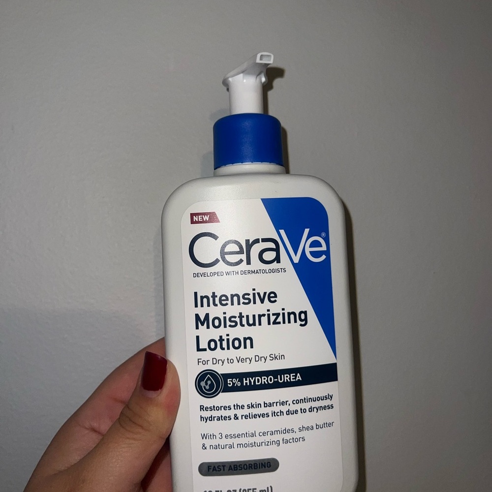 rave Intensive Moisturizing Lotion with Blue Pump
